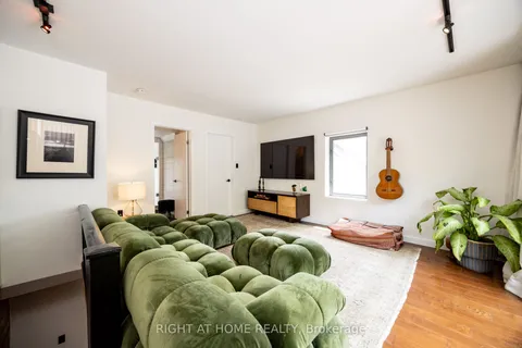 128 Booth Avenue, ON M4M 2M4