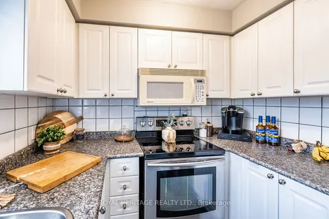 15 Merryfield Court, ON L1C 4L2
