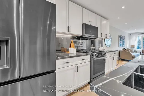 254 Hastings Avenue, ON M4L 2M1