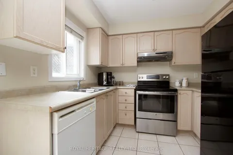 7 Fawcett Avenue, ON L1R 2Z4
