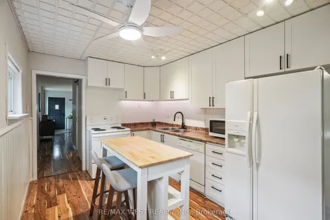 2 Leyton Avenue, ON M1L 3T4