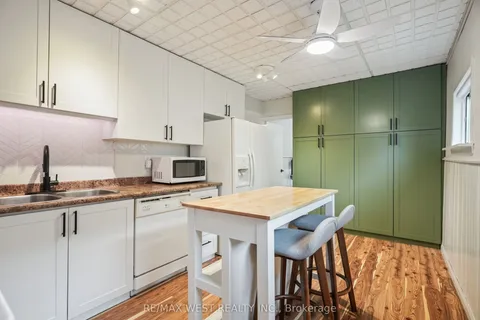 2 Leyton Avenue, ON M1L 3T4