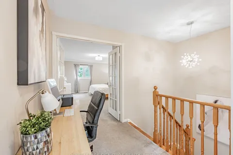 7 Knox Crescent, ON L1M 1C8