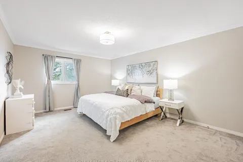 7 Knox Crescent, ON L1M 1C8