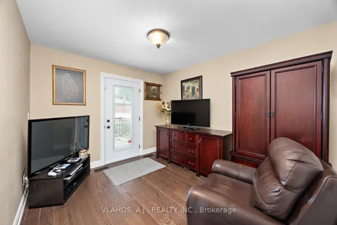 19 Bainhart Crescent, ON M1H 2R4