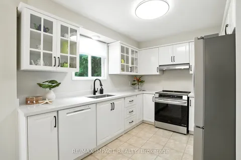 991 Greenlane Court, ON L1K 2C6