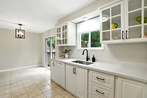 991 Greenlane Court, ON L1K 2C6