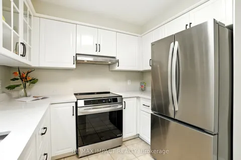 991 Greenlane Court, ON L1K 2C6