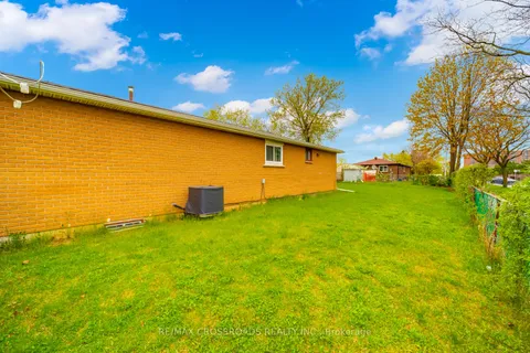 32 Lighthall Crescent, ON M1B 1V3