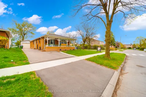 32 Lighthall Crescent, ON M1B 1V3