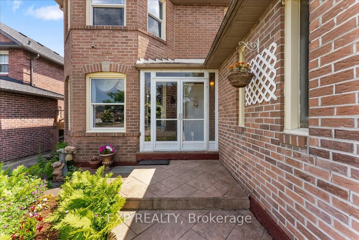1734 Broadoak Crescent, ON L1V 4S3