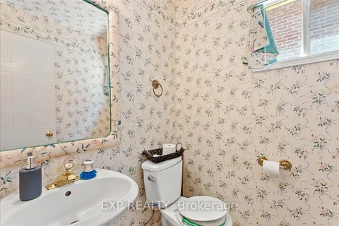 1734 Broadoak Crescent, ON L1V 4S3
