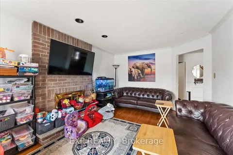 1734 Broadoak Crescent, ON L1V 4S3