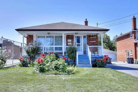 1074 Pharmacy Avenue, ON M1R 2H1
