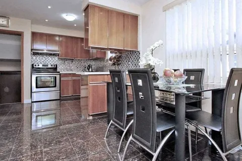 1074 Pharmacy Avenue, ON M1R 2H1