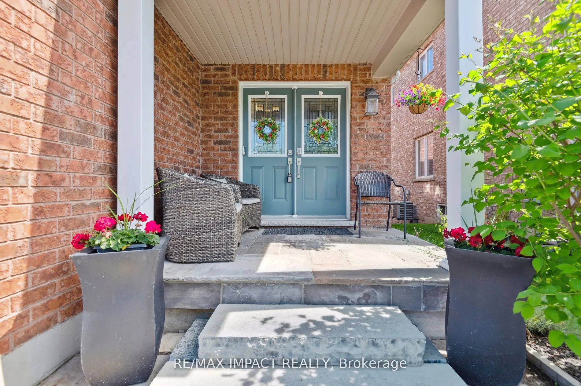 71 Lobb Court, ON L1C 0K4