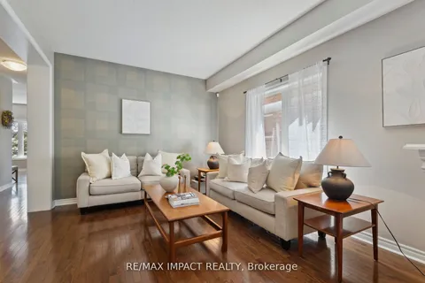 71 Lobb Court, ON L1C 0K4