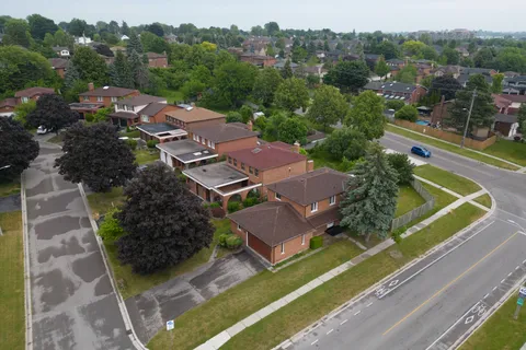 217 Waverly Street, ON L1J 7C7