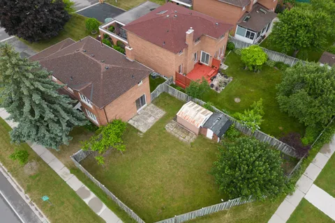 217 Waverly Street, ON L1J 7C7