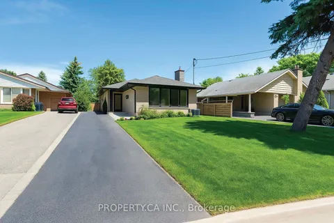 33 Moorecroft Crescent, ON M1K 3T9