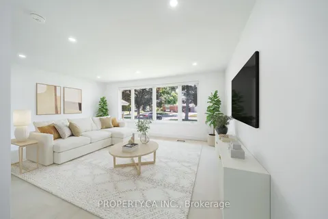 33 Moorecroft Crescent, ON M1K 3T9