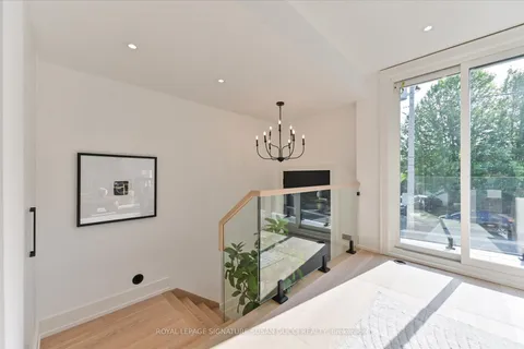 24 Elmsdale Road, ON M4J 3M4
