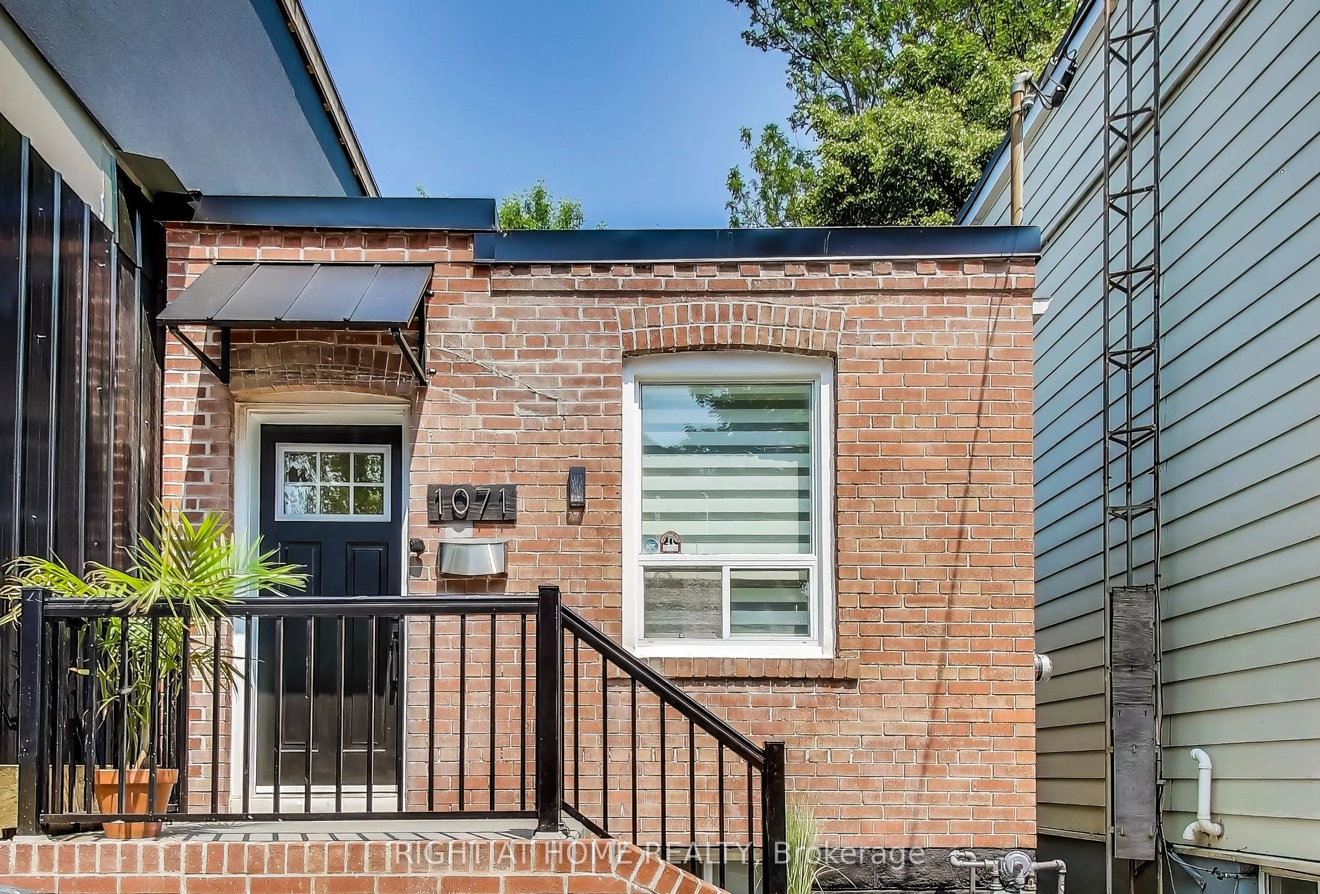1071 Craven Road, ON M4J 4V7