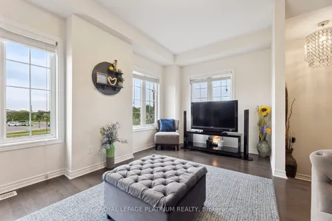 98 Ferris Square, ON L1E 0J2