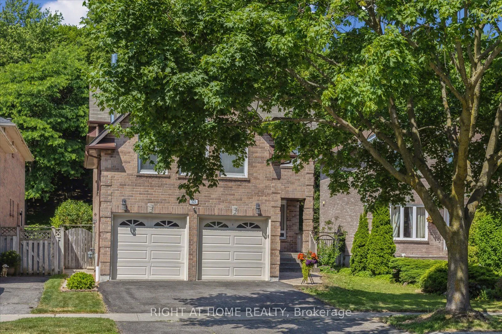 123 Ravenscroft Road, ON L1T 1X3
