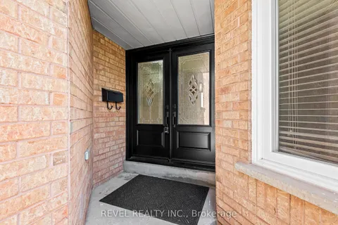 1005 Sandcliff Drive, ON L1K 2E4