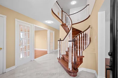 1005 Sandcliff Drive, ON L1K 2E4