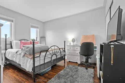 6 Hammond Street, ON L1C 5E5