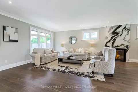 18 Windy Ridge Drive, ON M1M 1H5
