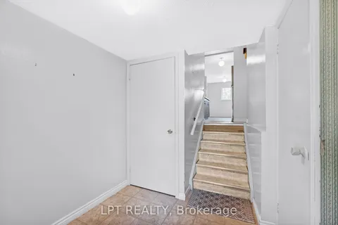32 Scotney Grove, ON M1B 2S4