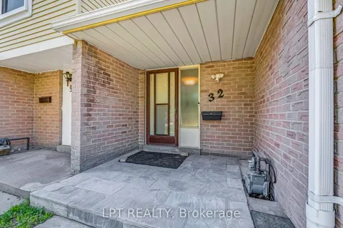 32 Scotney Grove, ON M1B 2S4