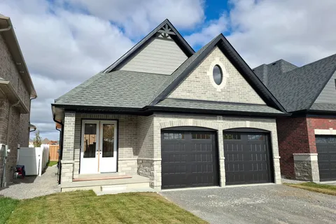 8 St Augustine Drive, ON L1M 0L7