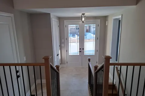 8 St Augustine Drive, ON L1M 0L7