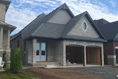 8 St Augustine Drive, ON L1M 0L7