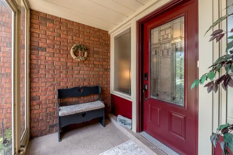 52 Canadian Oaks Drive, ON L1N 6W8