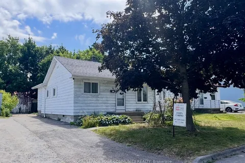 11 Pine Street, ON L1S 1X8