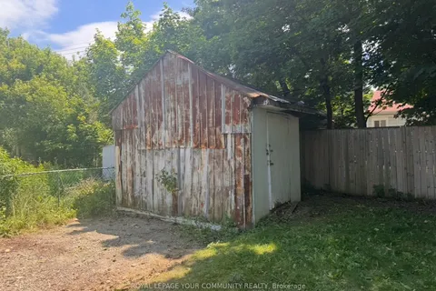 11 Pine Street, ON L1S 1X8