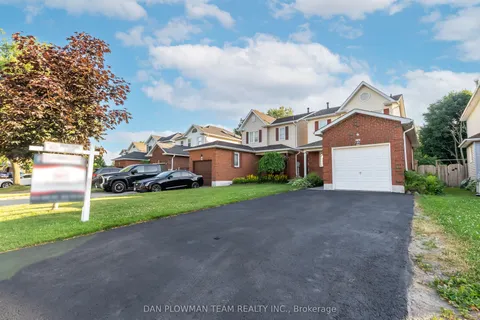 12 Longwood Court, ON L1E 1R8