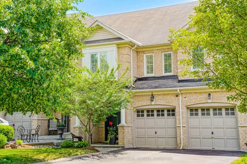 15 Fairmount Drive, ON L1R 0G3