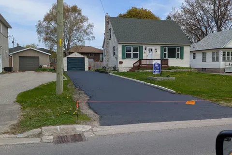 1275 Simcoe Street, ON L1H 4M1