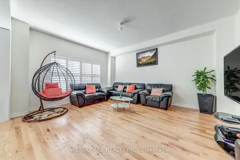 1152 Skyridge Boulevard, ON L1X 0M4