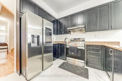 1152 Skyridge Boulevard, ON L1X 0M4