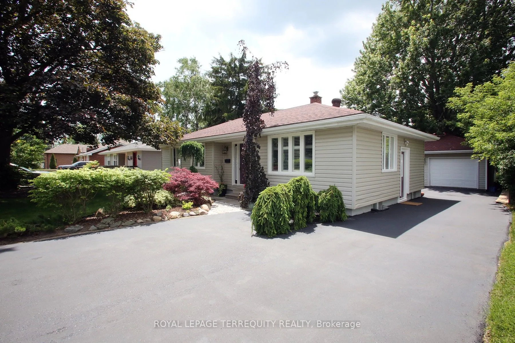 208 Craydon Road, ON L1N 2B6