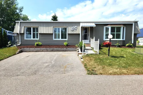 4 Champlain Court, ON L1B 1A5