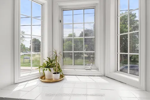1508 Queen Street, ON M4L 1E3