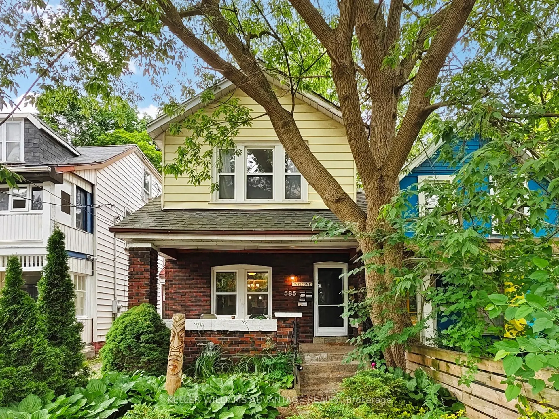 585 Woodbine Avenue, ON M4E 2H9